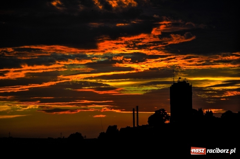 Zdjęcie w galerii na portalu naszraciborz.pl: Tak wyglądało wczoraj niebo nad Raciborzem  wiadomości z regionu