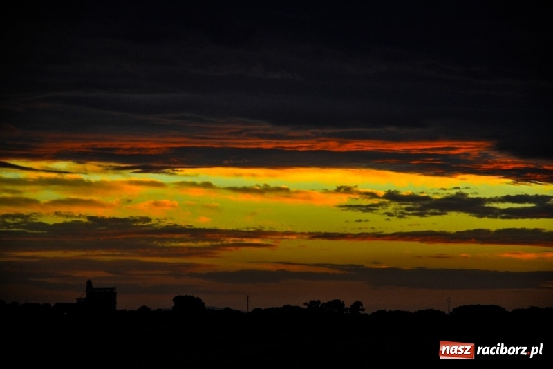 Zdjęcie w galerii na portalu naszraciborz.pl: Tak wyglądało wczoraj niebo nad Raciborzem  wiadomości z regionu