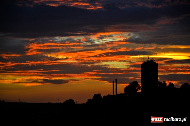 Zdjęcie w galerii na portalu naszraciborz.pl: Tak wyglądało wczoraj niebo nad Raciborzem  wiadomości z regionu