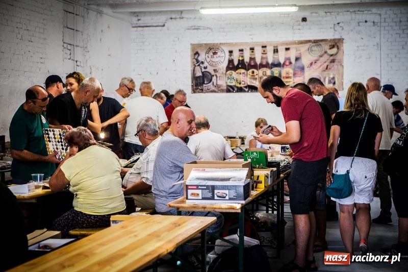 Zdjęcie w galerii na portalu naszraciborz.pl: Trwa Międzynarodowa Giełda Birofiliów wiadomości z regionu