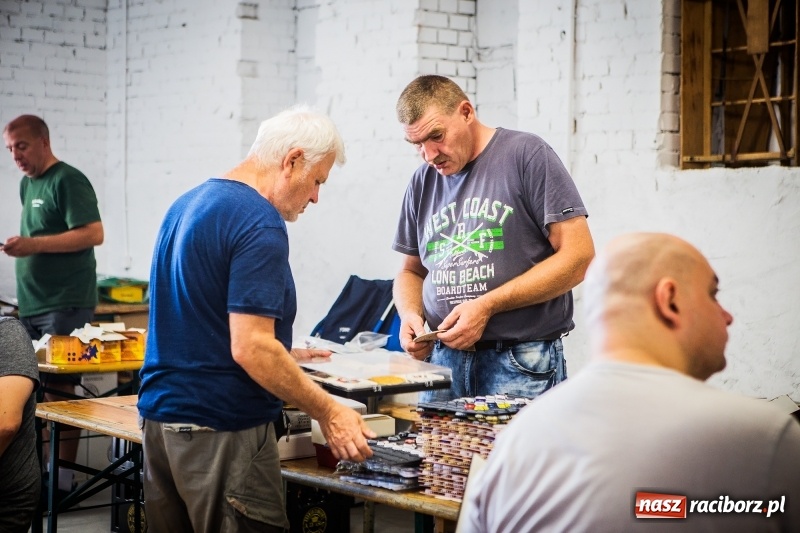 Zdjęcie w galerii na portalu naszraciborz.pl: Trwa Międzynarodowa Giełda Birofiliów wiadomości z regionu