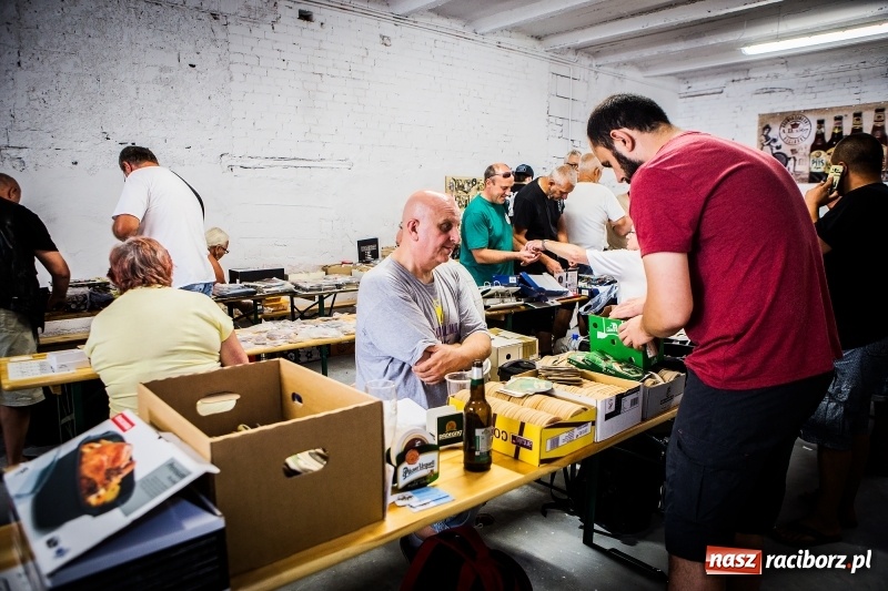 Zdjęcie w galerii na portalu naszraciborz.pl: Trwa Międzynarodowa Giełda Birofiliów wiadomości z regionu