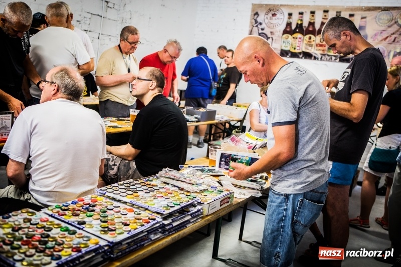Zdjęcie w galerii na portalu naszraciborz.pl: Trwa Międzynarodowa Giełda Birofiliów wiadomości z regionu