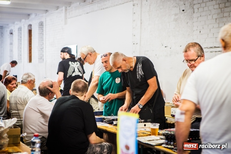 Zdjęcie w galerii na portalu naszraciborz.pl: Trwa Międzynarodowa Giełda Birofiliów wiadomości z regionu