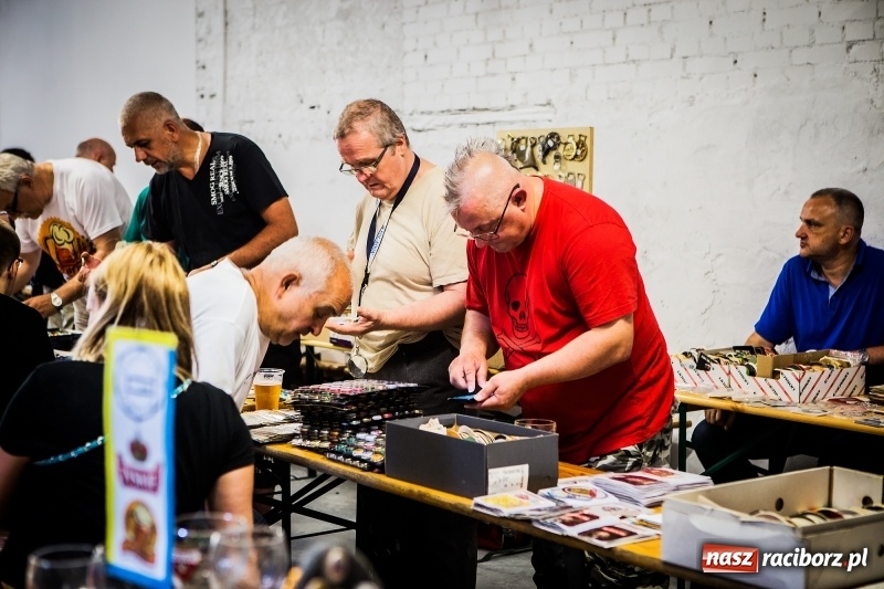 Zdjęcie w galerii na portalu naszraciborz.pl: Trwa Międzynarodowa Giełda Birofiliów wiadomości z regionu