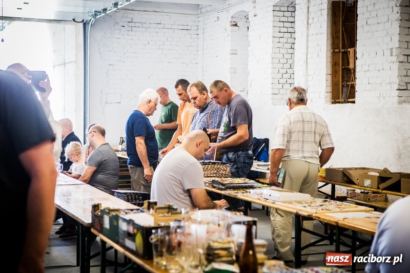 Zdjęcie w galerii na portalu naszraciborz.pl: Trwa Międzynarodowa Giełda Birofiliów wiadomości z regionu