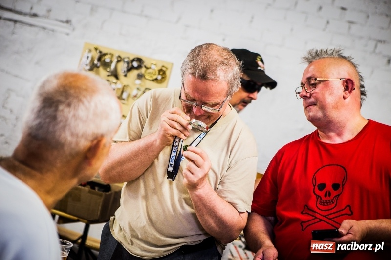 Zdjęcie w galerii na portalu naszraciborz.pl: Trwa Międzynarodowa Giełda Birofiliów wiadomości z regionu