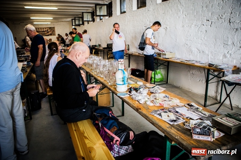 Zdjęcie w galerii na portalu naszraciborz.pl: Trwa Międzynarodowa Giełda Birofiliów wiadomości z regionu