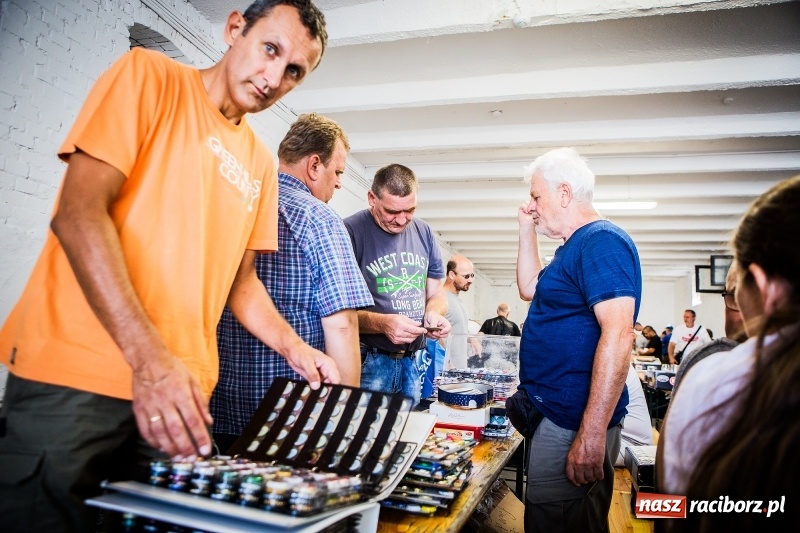 Zdjęcie w galerii na portalu naszraciborz.pl: Trwa Międzynarodowa Giełda Birofiliów wiadomości z regionu