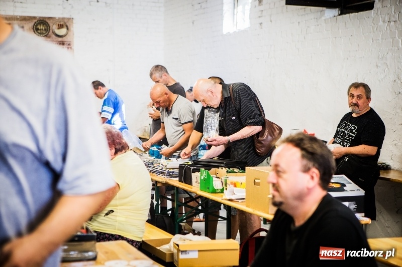 Zdjęcie w galerii na portalu naszraciborz.pl: Trwa Międzynarodowa Giełda Birofiliów wiadomości z regionu