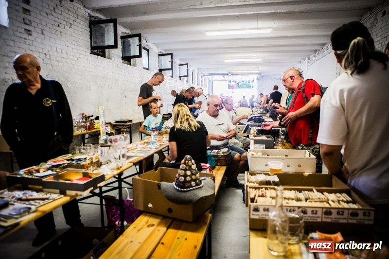 Zdjęcie w galerii na portalu naszraciborz.pl: Trwa Międzynarodowa Giełda Birofiliów wiadomości z regionu