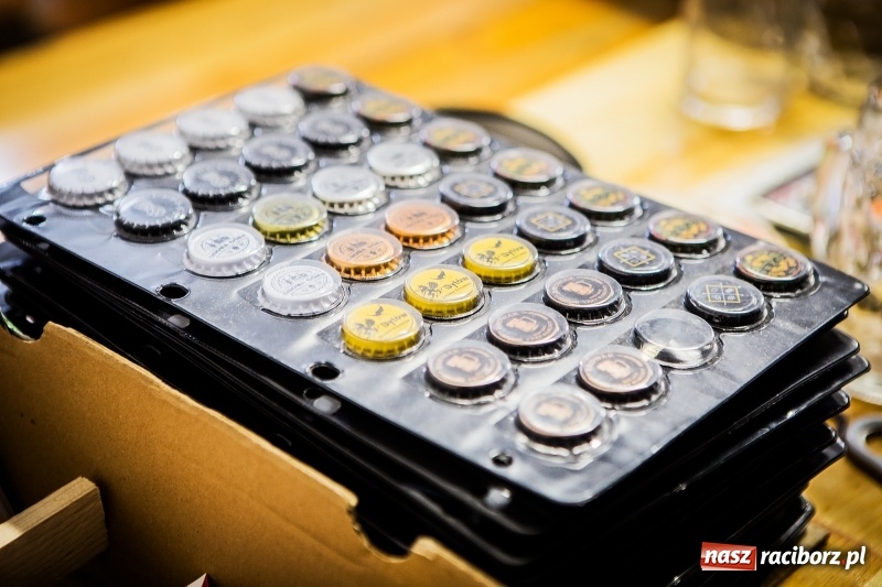 Zdjęcie w galerii na portalu naszraciborz.pl: Trwa Międzynarodowa Giełda Birofiliów wiadomości z regionu