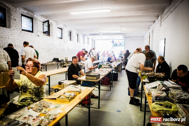 Zdjęcie w galerii na portalu naszraciborz.pl: Trwa Międzynarodowa Giełda Birofiliów wiadomości z regionu