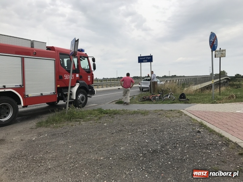 Zdjęcie w galerii na portalu naszraciborz.pl: Zderzenie audi i rowerzysty przed mostem na UIdze wiadomości z regionu