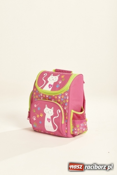 Zdjęcie w galerii na portalu naszraciborz.pl: Porządny tornister z wyposażeniem i niezbędnikiem higienicznym już w Rossmannie  wiadomości z regionu