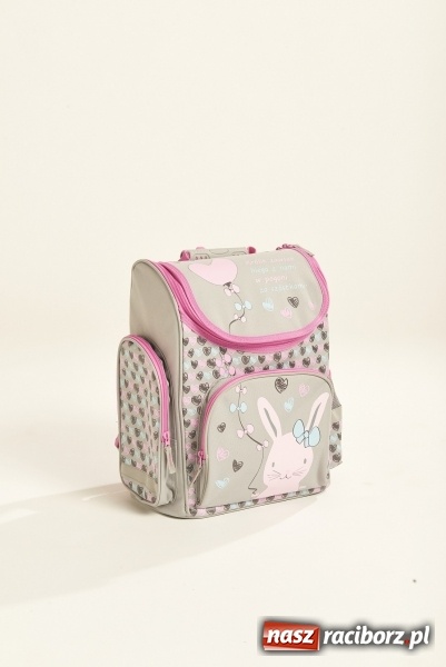 Zdjęcie w galerii na portalu naszraciborz.pl: Porządny tornister z wyposażeniem i niezbędnikiem higienicznym już w Rossmannie  wiadomości z regionu