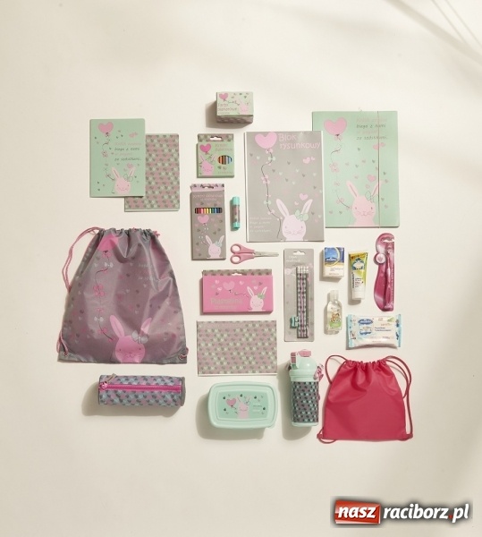 Zdjęcie w galerii na portalu naszraciborz.pl: Porządny tornister z wyposażeniem i niezbędnikiem higienicznym już w Rossmannie  wiadomości z regionu