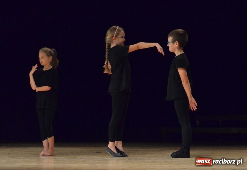 Zdjęcie w galerii na portalu naszraciborz.pl: Wulkan energii, humoru i talentu na warsztatach teatralnych w Raciborskim Centrum Kultury wiadomości z regionu