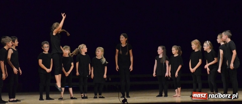 Zdjęcie w galerii na portalu naszraciborz.pl: Wulkan energii, humoru i talentu na warsztatach teatralnych w Raciborskim Centrum Kultury wiadomości z regionu