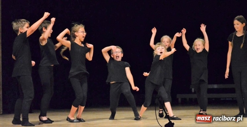 Zdjęcie w galerii na portalu naszraciborz.pl: Wulkan energii, humoru i talentu na warsztatach teatralnych w Raciborskim Centrum Kultury wiadomości z regionu