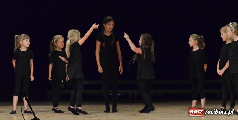 Zdjęcie w galerii na portalu naszraciborz.pl: Wulkan energii, humoru i talentu na warsztatach teatralnych w Raciborskim Centrum Kultury wiadomości z regionu