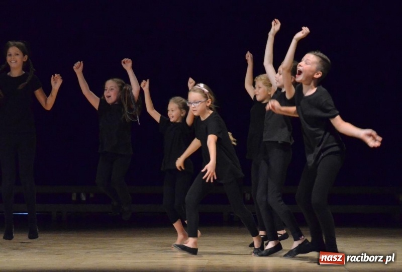 Zdjęcie w galerii na portalu naszraciborz.pl: Wulkan energii, humoru i talentu na warsztatach teatralnych w Raciborskim Centrum Kultury wiadomości z regionu