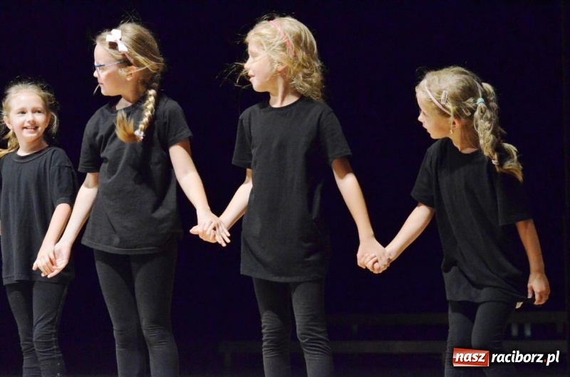 Zdjęcie w galerii na portalu naszraciborz.pl: Wulkan energii, humoru i talentu na warsztatach teatralnych w Raciborskim Centrum Kultury wiadomości z regionu