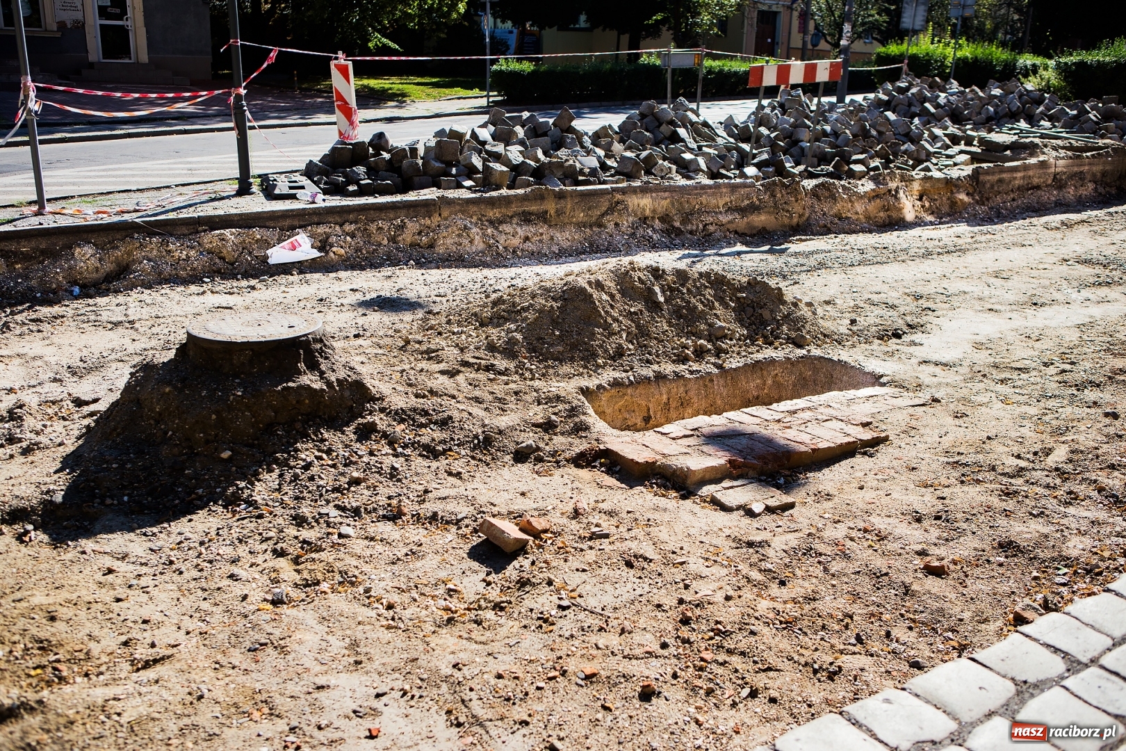 Zdjęcie w galerii na portalu naszraciborz.pl: Kolejne interesujące odkrycie na ulicy Długiej  wiadomości z regionu