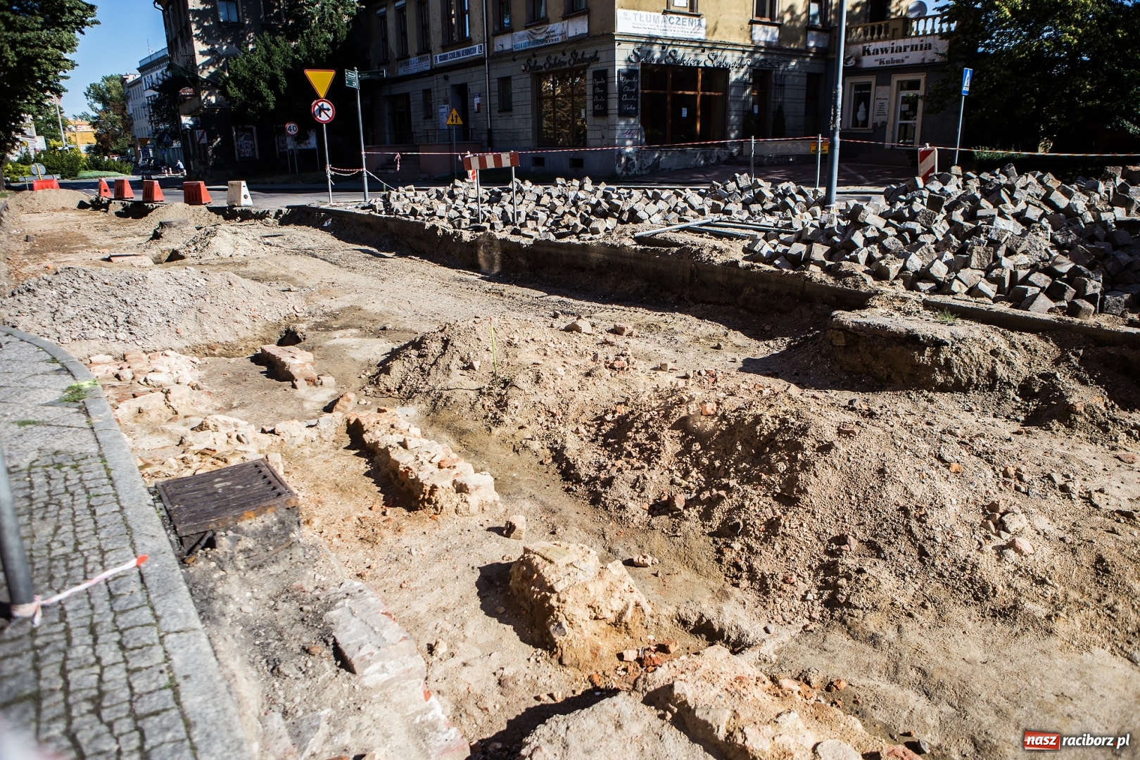 Zdjęcie w galerii na portalu naszraciborz.pl: Kolejne interesujące odkrycie na ulicy Długiej  wiadomości z regionu