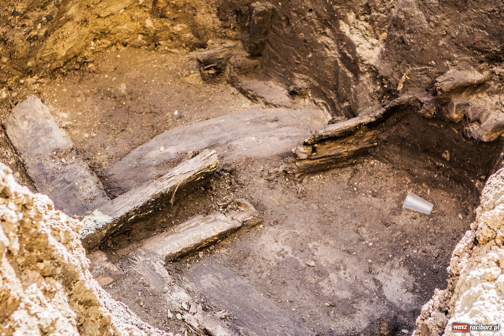 Zdjęcie w galerii na portalu naszraciborz.pl: Kolejne interesujące odkrycie na ulicy Długiej  wiadomości z regionu
