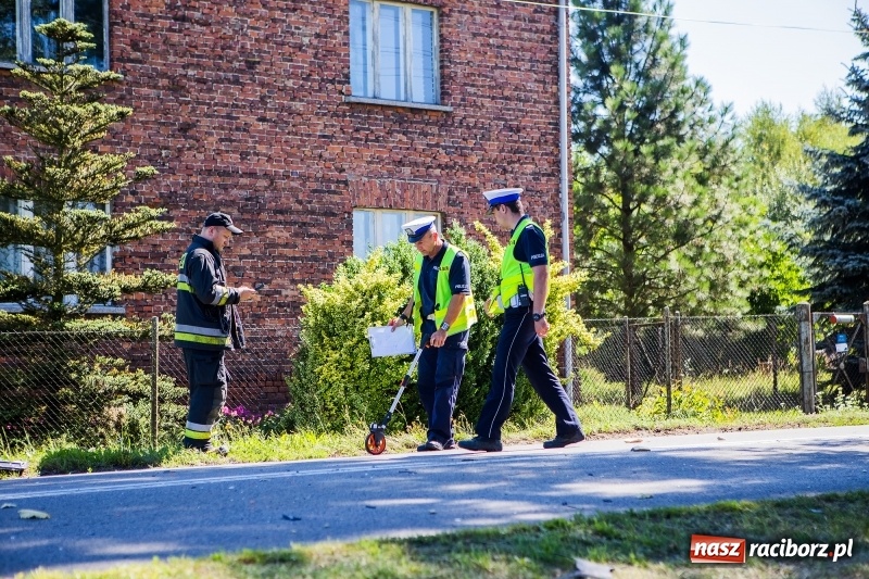 Zdjęcie w galerii na portalu naszraciborz.pl: W Rzuchowie doszło do zderzenia dwóch samochodów. Jedna osoba trafiła do szpitala wiadomości z regionu