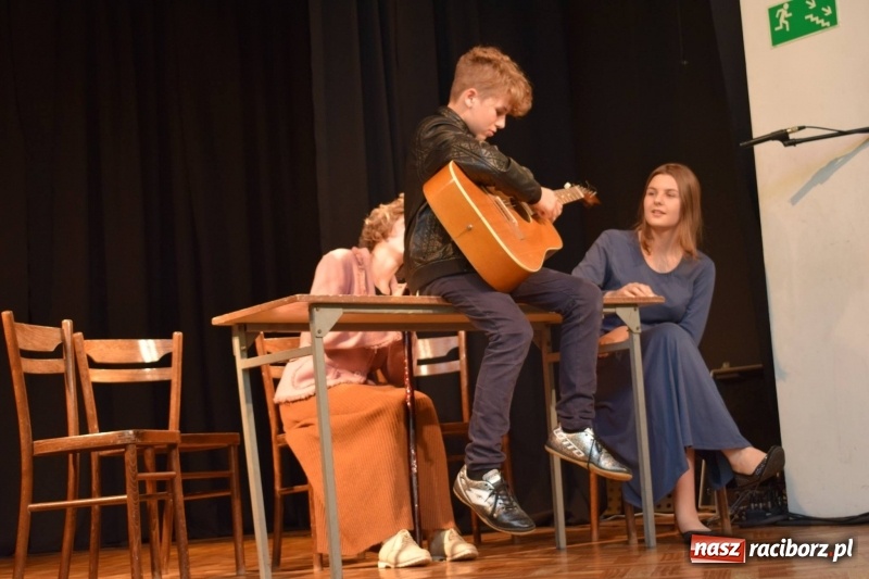 Zdjęcie w galerii na portalu naszraciborz.pl: Koło gitarowe, balet, hip-hop, mała modelarnia - nowa oferta zajęć w Młodzieżowym Domu Kultury wiadomości z regionu