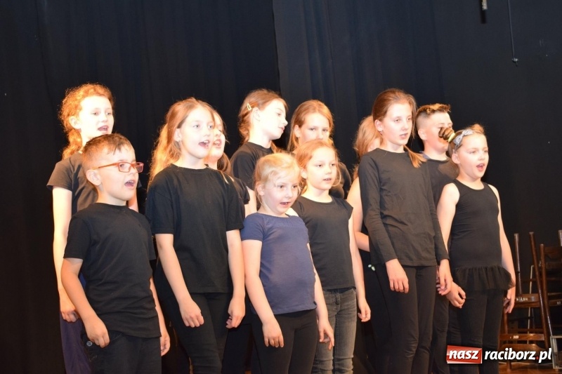 Zdjęcie w galerii na portalu naszraciborz.pl: Koło gitarowe, balet, hip-hop, mała modelarnia - nowa oferta zajęć w Młodzieżowym Domu Kultury wiadomości z regionu