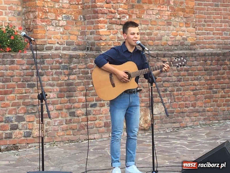 Zdjęcie w galerii na portalu naszraciborz.pl: Koło gitarowe, balet, hip-hop, mała modelarnia - nowa oferta zajęć w Młodzieżowym Domu Kultury wiadomości z regionu