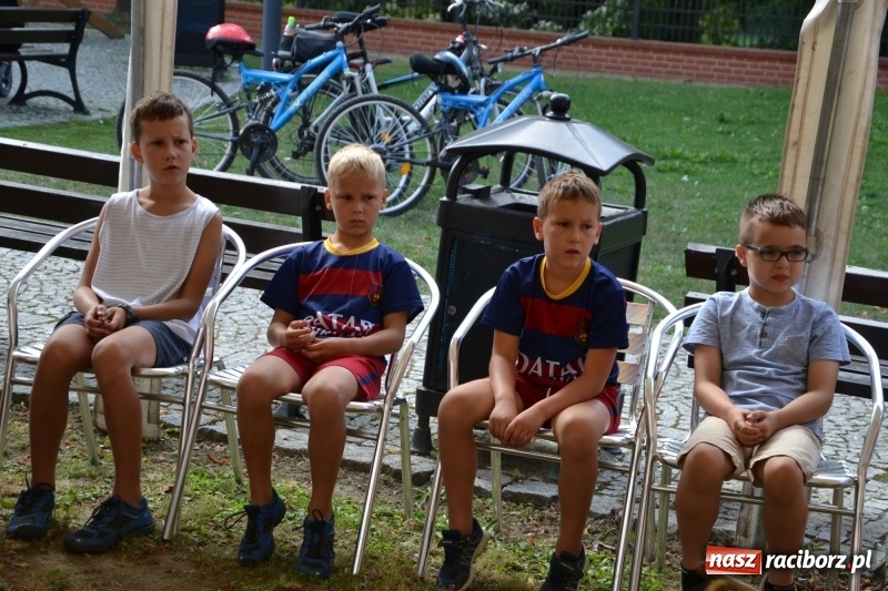 Zdjęcie w galerii na portalu naszraciborz.pl: Spotkanie z płatnerzem, czyli letnia akcja Zamkowe Zuchy 2017 na Zamku Piastowskim wiadomości z regionu