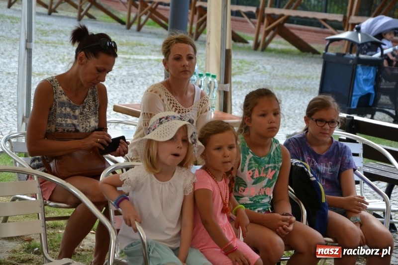 Zdjęcie w galerii na portalu naszraciborz.pl: Spotkanie z płatnerzem, czyli letnia akcja Zamkowe Zuchy 2017 na Zamku Piastowskim wiadomości z regionu