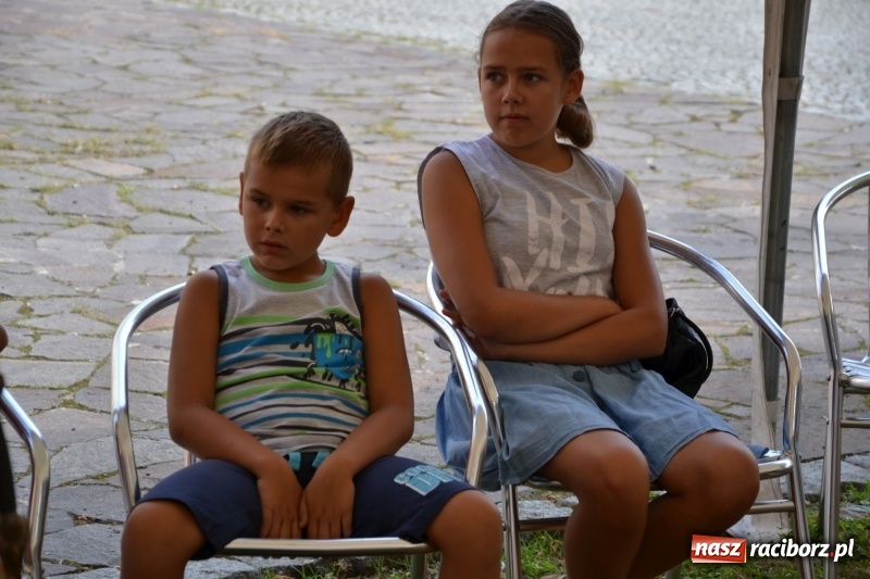 Zdjęcie w galerii na portalu naszraciborz.pl: Spotkanie z płatnerzem, czyli letnia akcja Zamkowe Zuchy 2017 na Zamku Piastowskim wiadomości z regionu