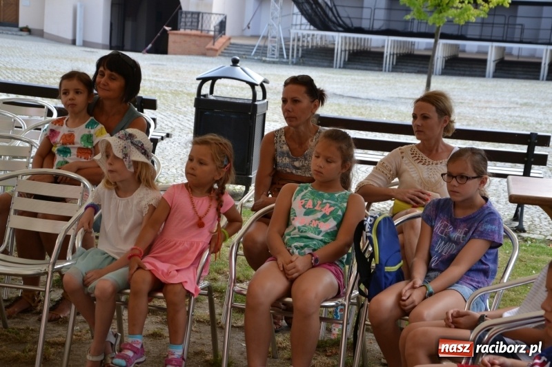 Zdjęcie w galerii na portalu naszraciborz.pl: Spotkanie z płatnerzem, czyli letnia akcja Zamkowe Zuchy 2017 na Zamku Piastowskim wiadomości z regionu