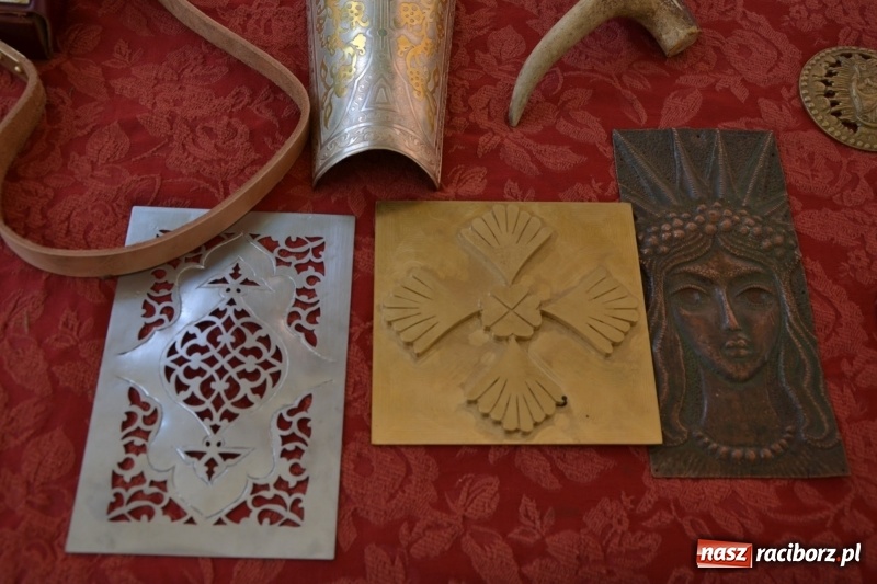 Zdjęcie w galerii na portalu naszraciborz.pl: Spotkanie z płatnerzem, czyli letnia akcja Zamkowe Zuchy 2017 na Zamku Piastowskim wiadomości z regionu