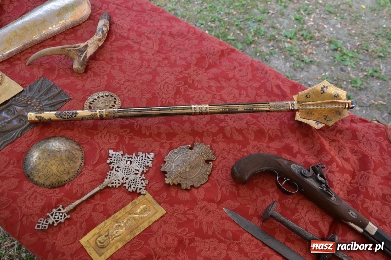 Zdjęcie w galerii na portalu naszraciborz.pl: Spotkanie z płatnerzem, czyli letnia akcja Zamkowe Zuchy 2017 na Zamku Piastowskim wiadomości z regionu