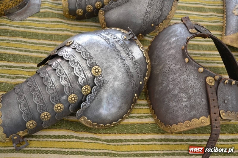 Zdjęcie w galerii na portalu naszraciborz.pl: Spotkanie z płatnerzem, czyli letnia akcja Zamkowe Zuchy 2017 na Zamku Piastowskim wiadomości z regionu