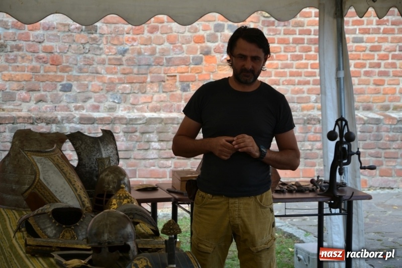 Zdjęcie w galerii na portalu naszraciborz.pl: Spotkanie z płatnerzem, czyli letnia akcja Zamkowe Zuchy 2017 na Zamku Piastowskim wiadomości z regionu