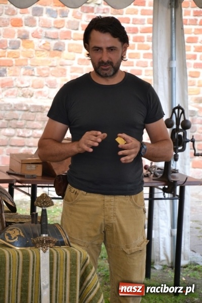 Zdjęcie w galerii na portalu naszraciborz.pl: Spotkanie z płatnerzem, czyli letnia akcja Zamkowe Zuchy 2017 na Zamku Piastowskim wiadomości z regionu