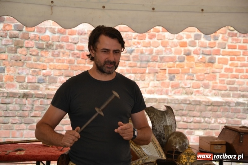 Zdjęcie w galerii na portalu naszraciborz.pl: Spotkanie z płatnerzem, czyli letnia akcja Zamkowe Zuchy 2017 na Zamku Piastowskim wiadomości z regionu