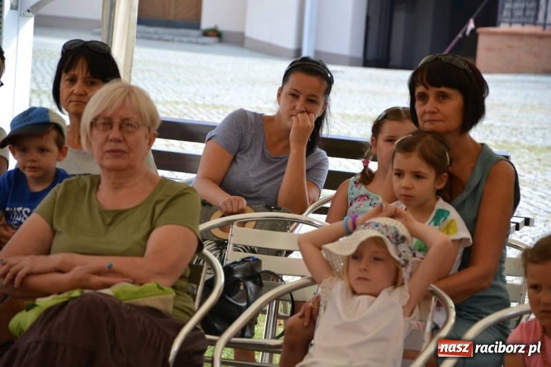 Zdjęcie w galerii na portalu naszraciborz.pl: Spotkanie z płatnerzem, czyli letnia akcja Zamkowe Zuchy 2017 na Zamku Piastowskim wiadomości z regionu