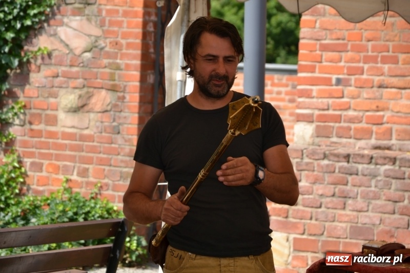 Zdjęcie w galerii na portalu naszraciborz.pl: Spotkanie z płatnerzem, czyli letnia akcja Zamkowe Zuchy 2017 na Zamku Piastowskim wiadomości z regionu