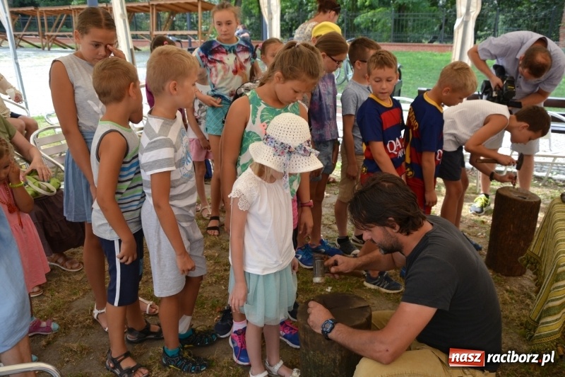 Zdjęcie w galerii na portalu naszraciborz.pl: Spotkanie z płatnerzem, czyli letnia akcja Zamkowe Zuchy 2017 na Zamku Piastowskim wiadomości z regionu