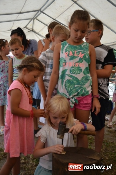 Zdjęcie w galerii na portalu naszraciborz.pl: Spotkanie z płatnerzem, czyli letnia akcja Zamkowe Zuchy 2017 na Zamku Piastowskim wiadomości z regionu