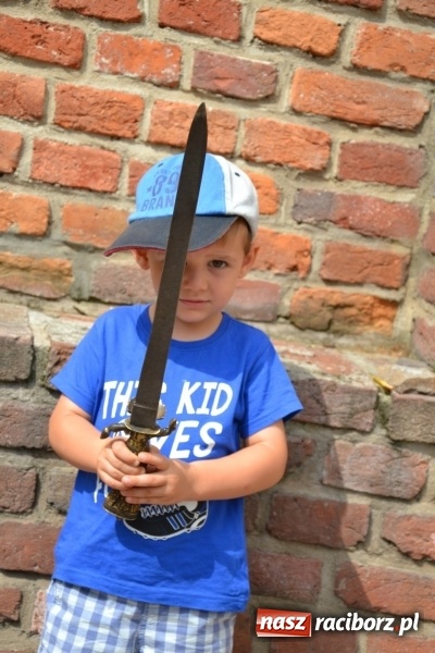 Zdjęcie w galerii na portalu naszraciborz.pl: Spotkanie z płatnerzem, czyli letnia akcja Zamkowe Zuchy 2017 na Zamku Piastowskim wiadomości z regionu