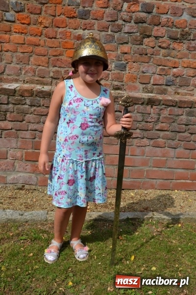 Zdjęcie w galerii na portalu naszraciborz.pl: Spotkanie z płatnerzem, czyli letnia akcja Zamkowe Zuchy 2017 na Zamku Piastowskim wiadomości z regionu